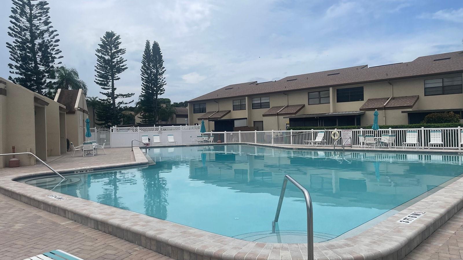 Listing photo id 55 for 9209 Seminole Boulevard 163