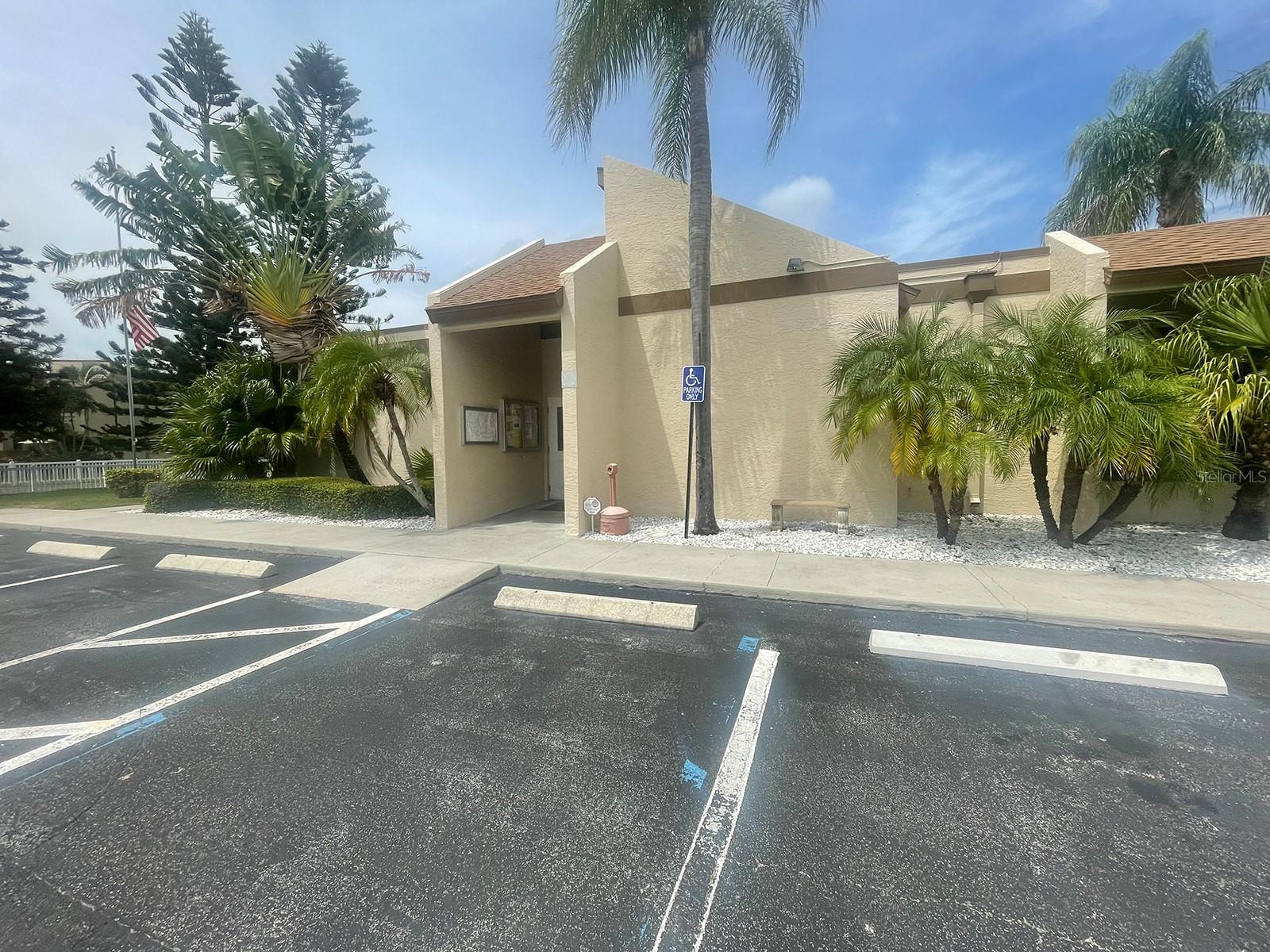 Listing photo id 67 for 9209 Seminole Boulevard 163