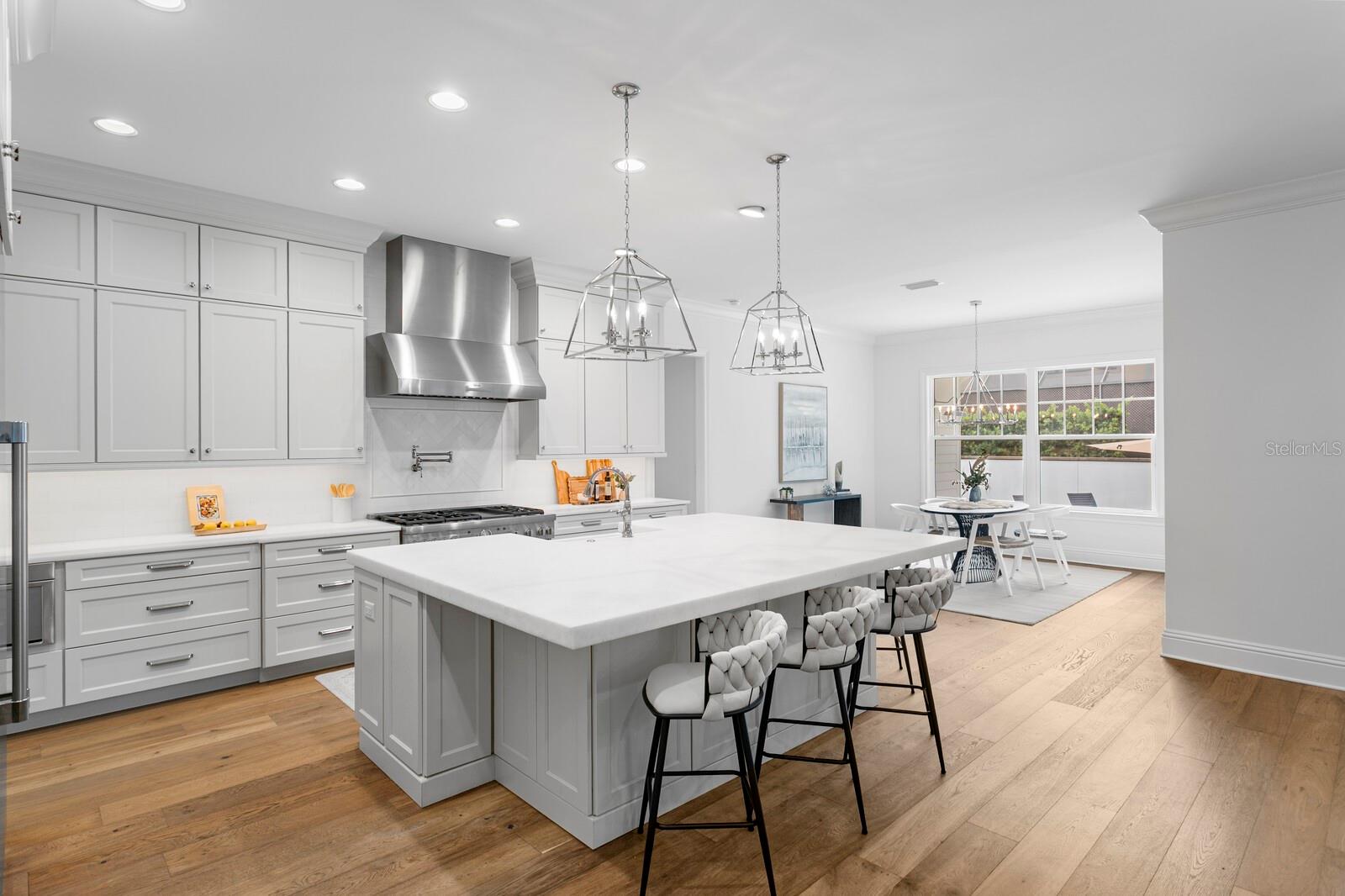 Listing photo id 11 for 4309 Beachway Drive