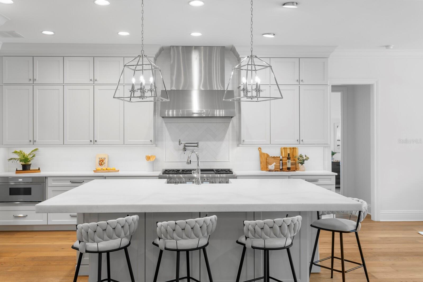 Listing photo id 14 for 4309 Beachway Drive