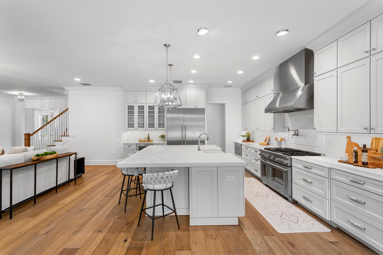 Listing photo id 16 for 4309 Beachway Drive
