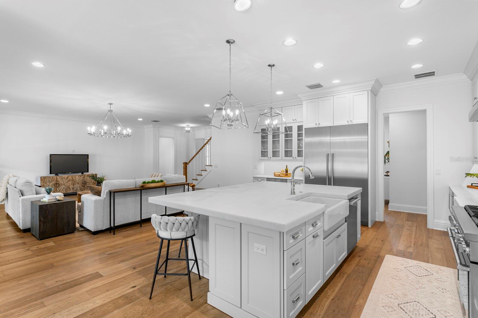 Listing photo id 17 for 4309 Beachway Drive