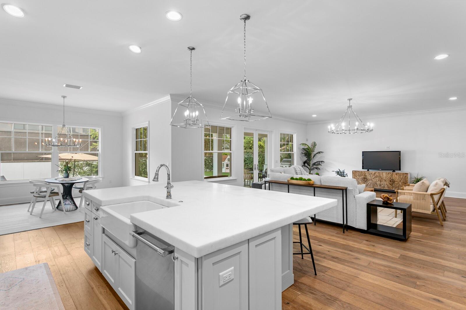Listing photo id 20 for 4309 Beachway Drive