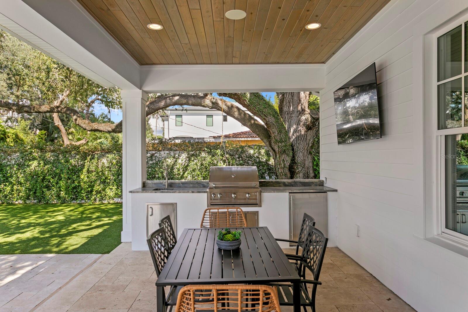 Listing photo id 22 for 4309 Beachway Drive