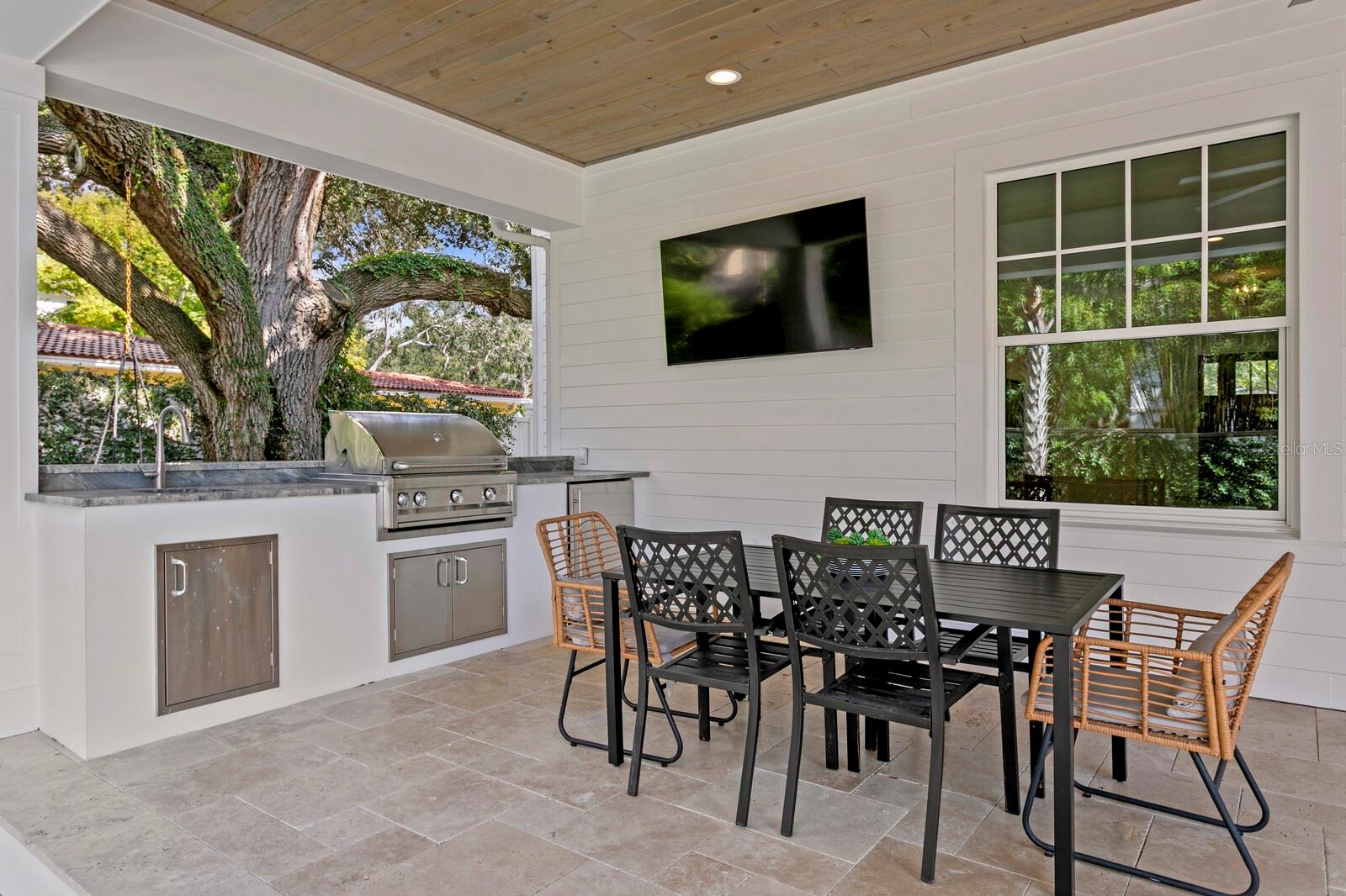 Listing photo id 23 for 4309 Beachway Drive