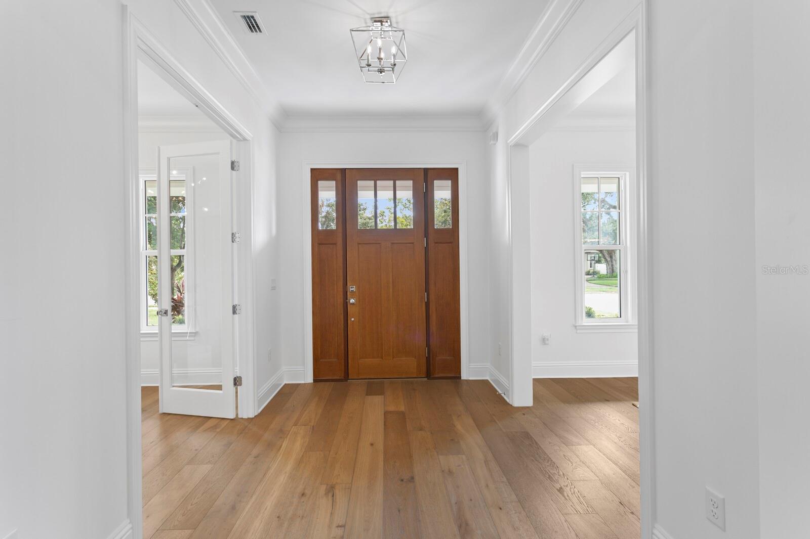 Listing photo id 1 for 4309 Beachway Drive