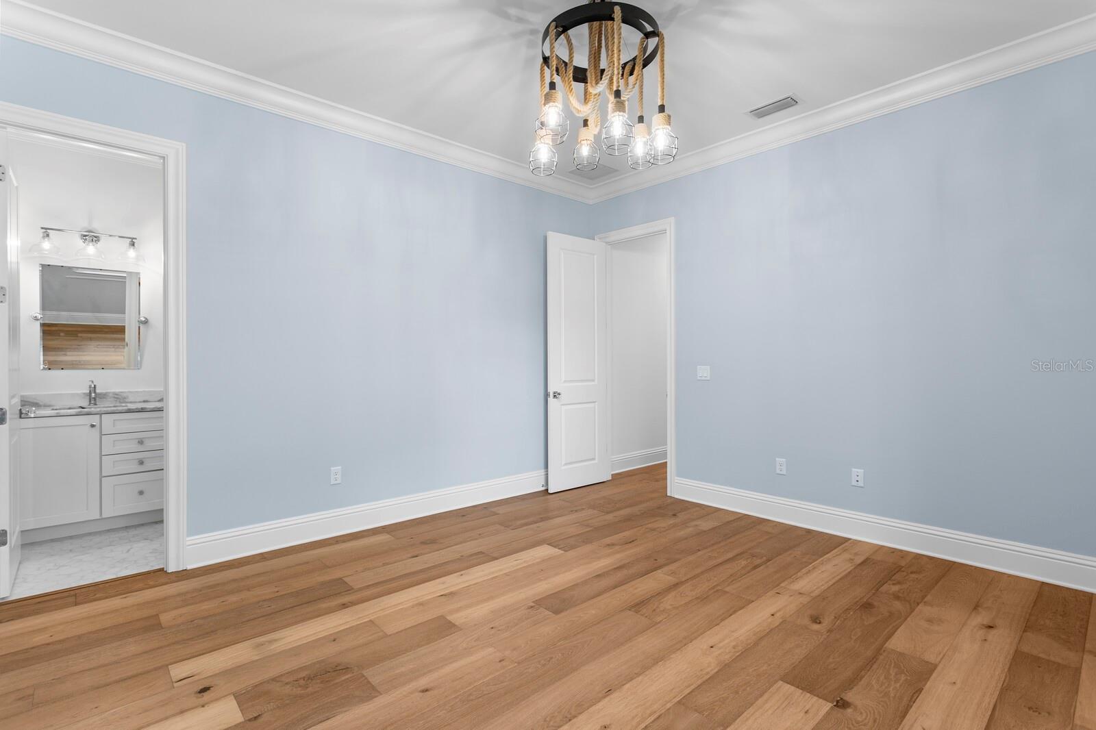 Listing photo id 46 for 4309 Beachway Drive