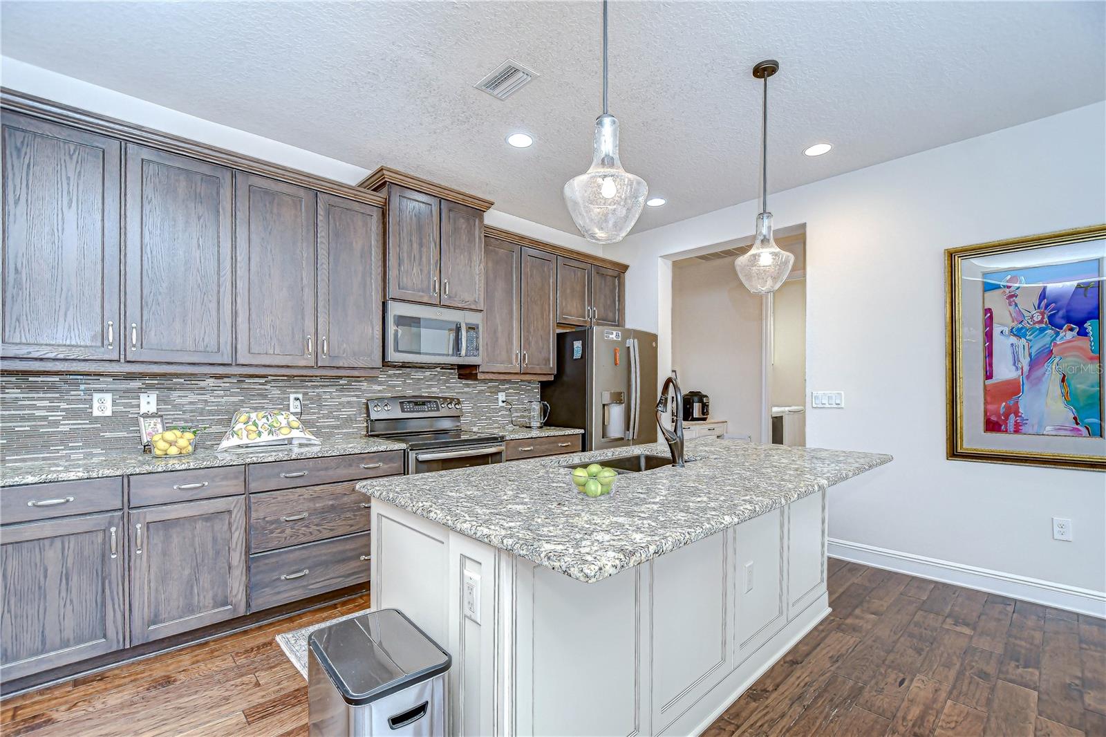 Image 14 of 81 For 7013 Briarhill Court