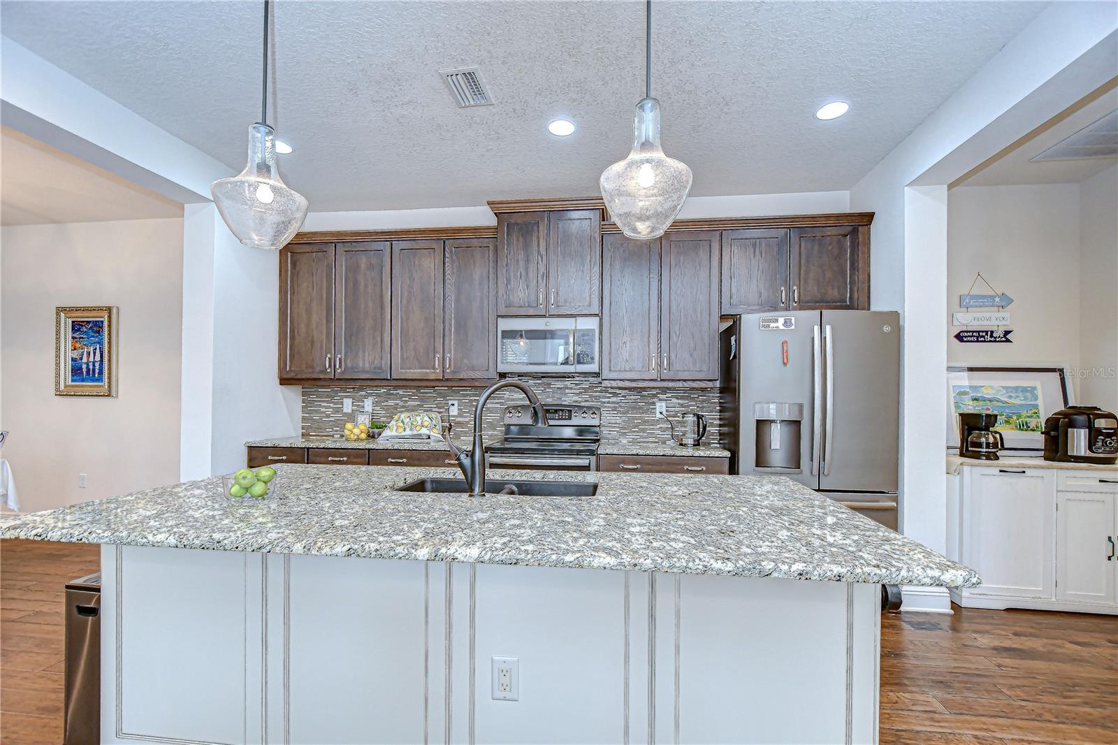 Image 19 of 81 For 7013 Briarhill Court