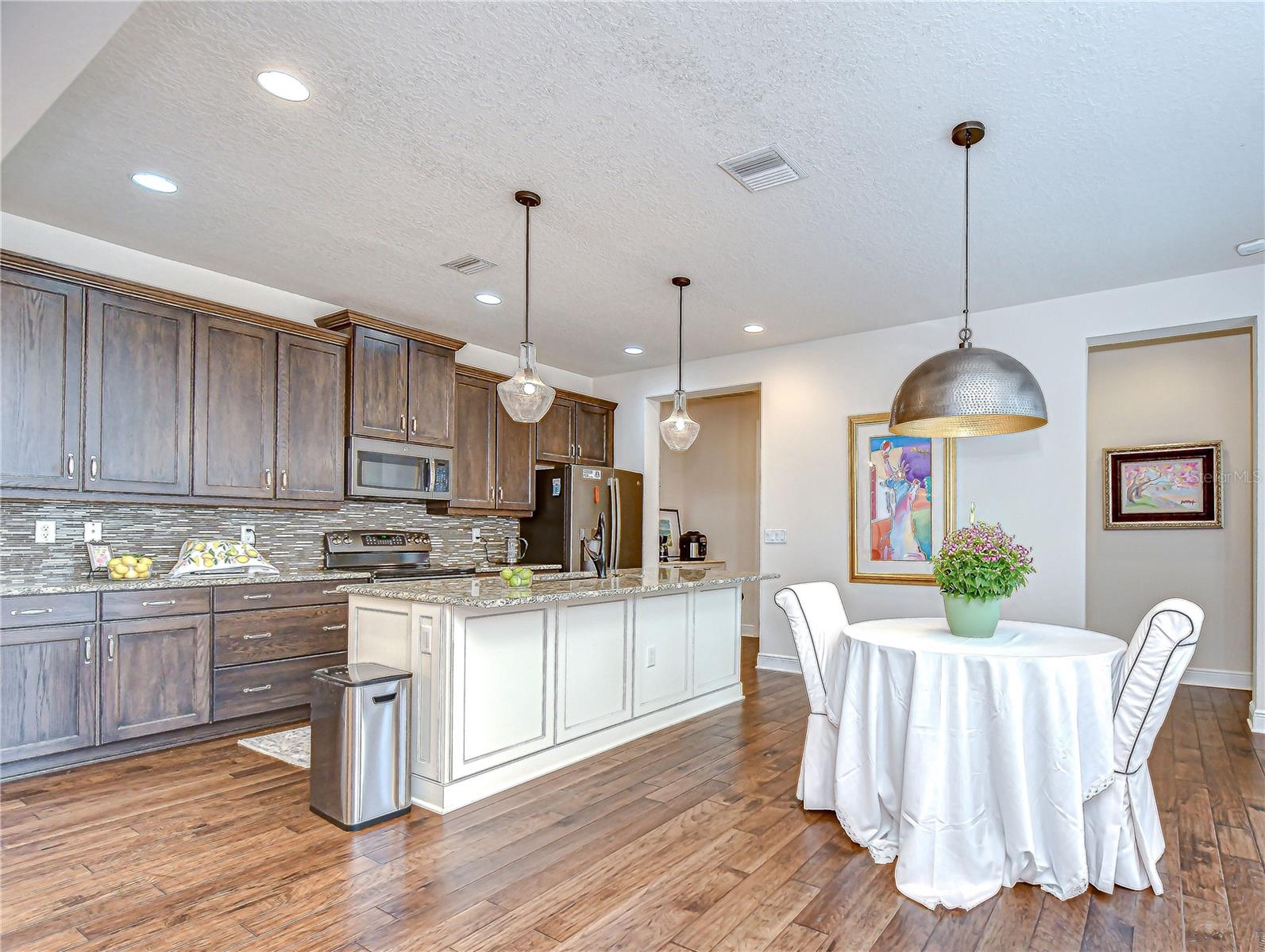 Image 23 of 81 For 7013 Briarhill Court