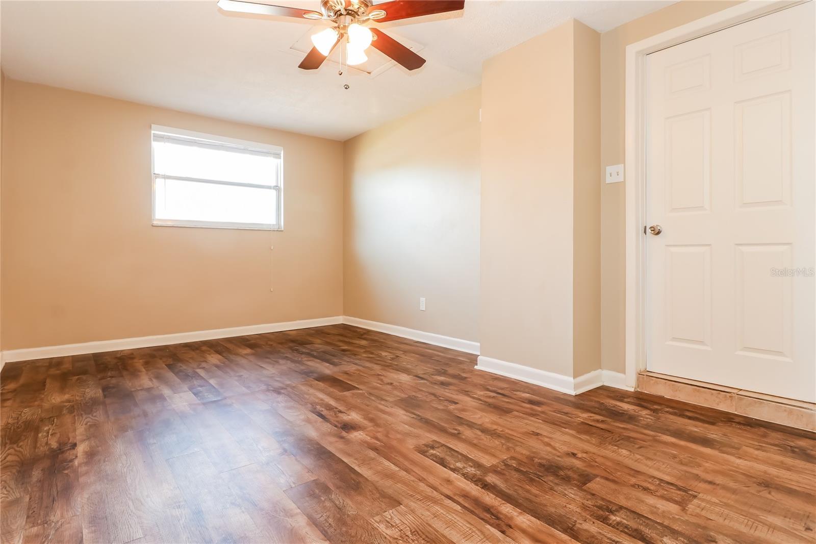 Image 9 of 16 For 2413 Palmwood Drive