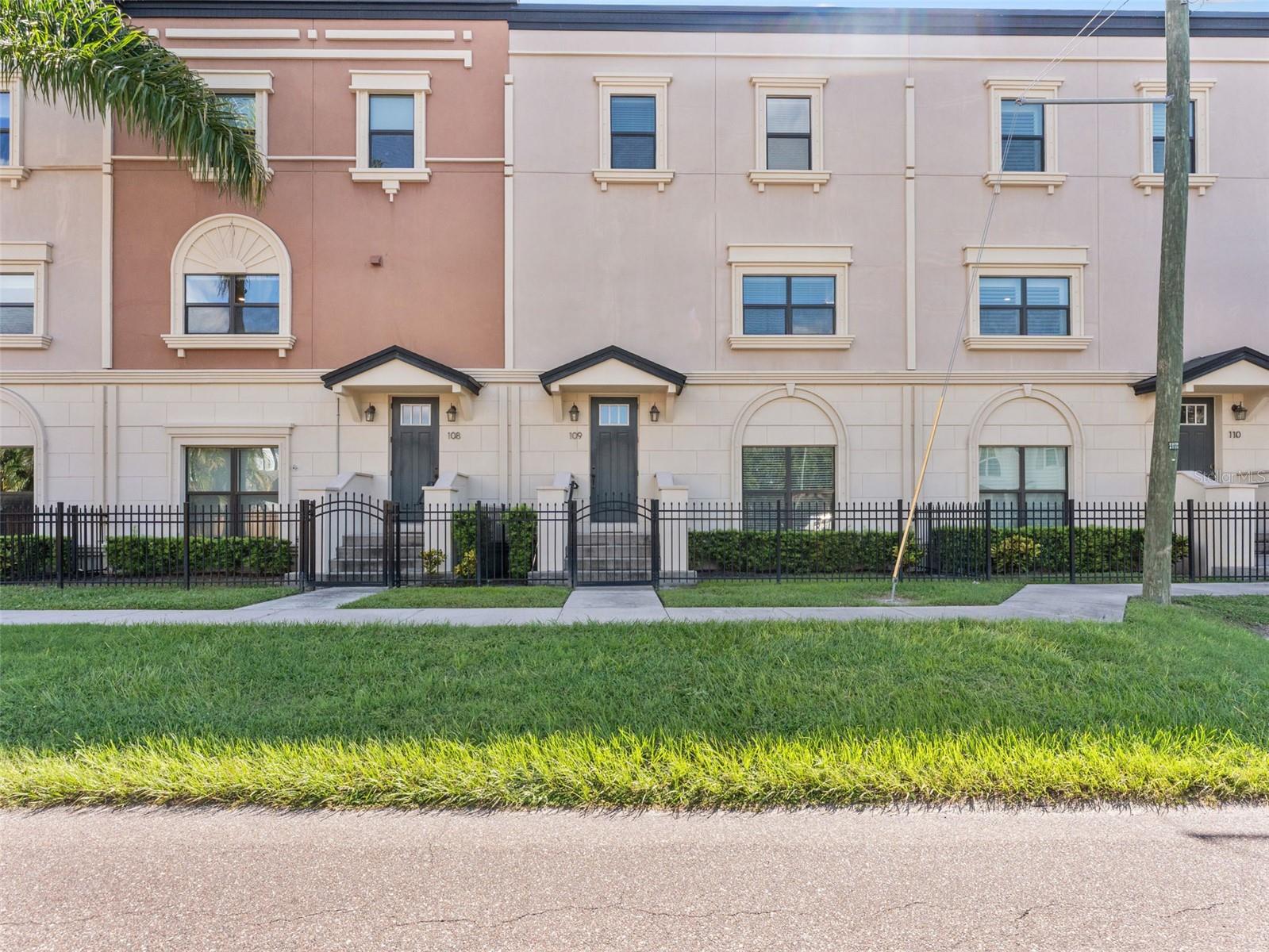 Image 2 of 41 For 3421 Horatio Street 109