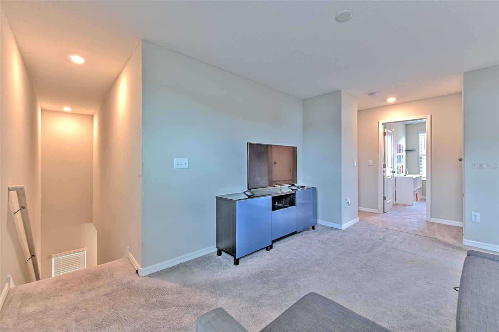 Image 17 of 35 For 10210 White Linen Avenue