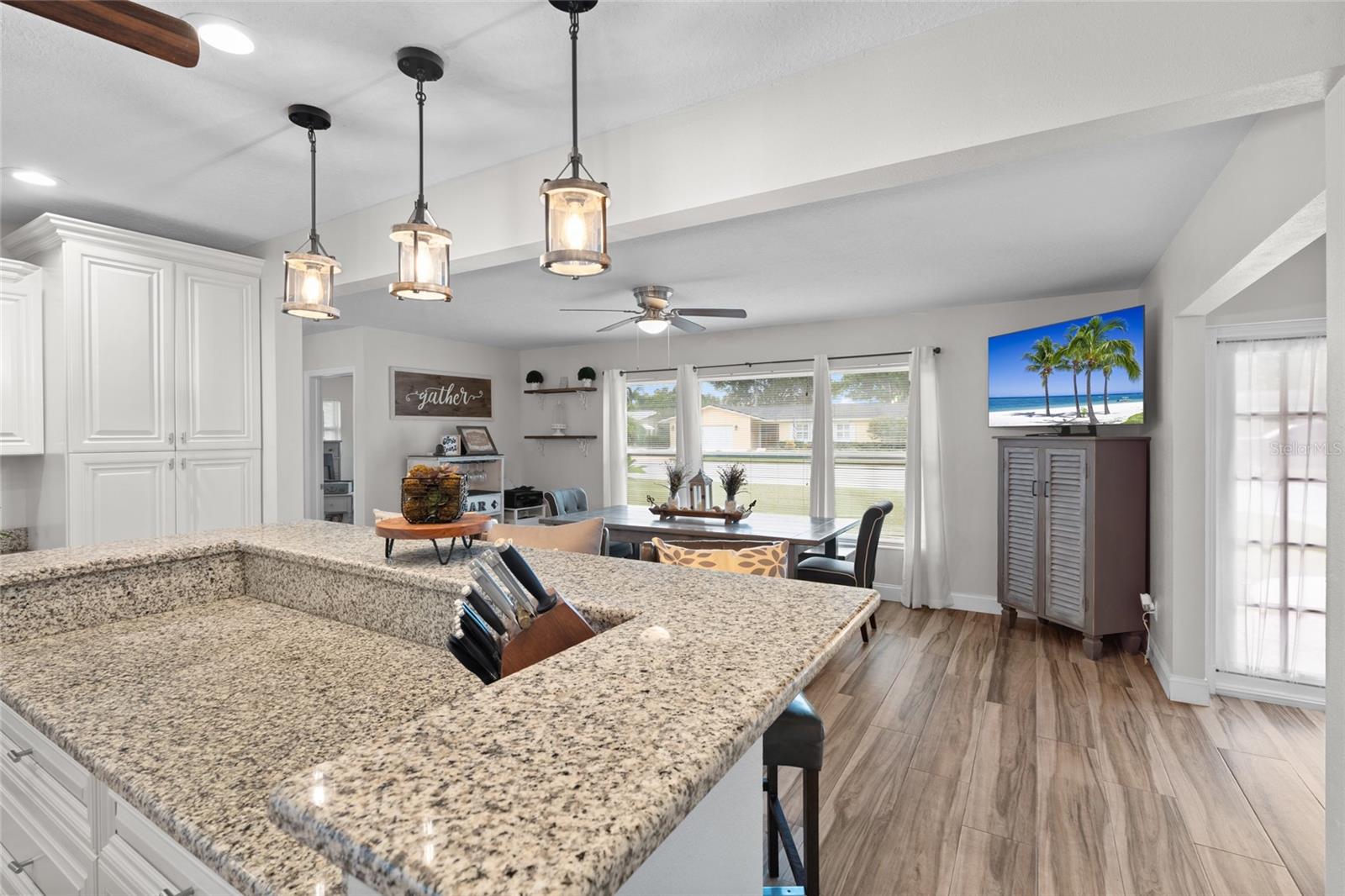 Listing photo id 11 for 2979 Del Rio Drive
