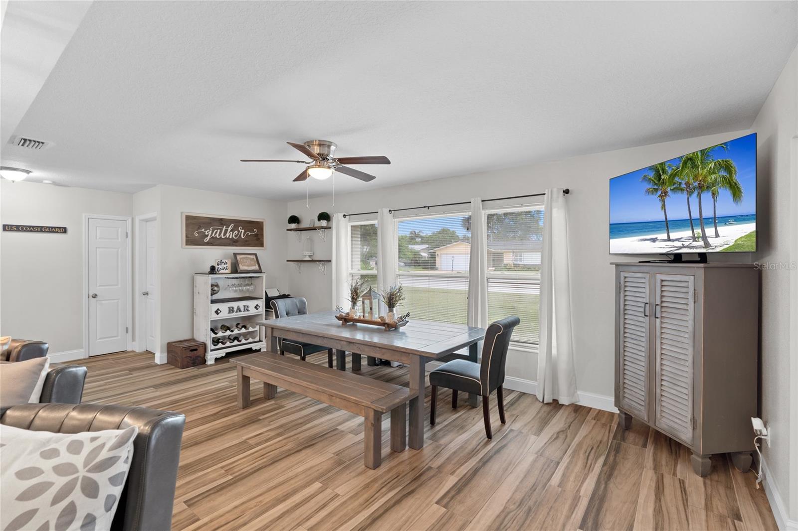 Listing photo id 12 for 2979 Del Rio Drive