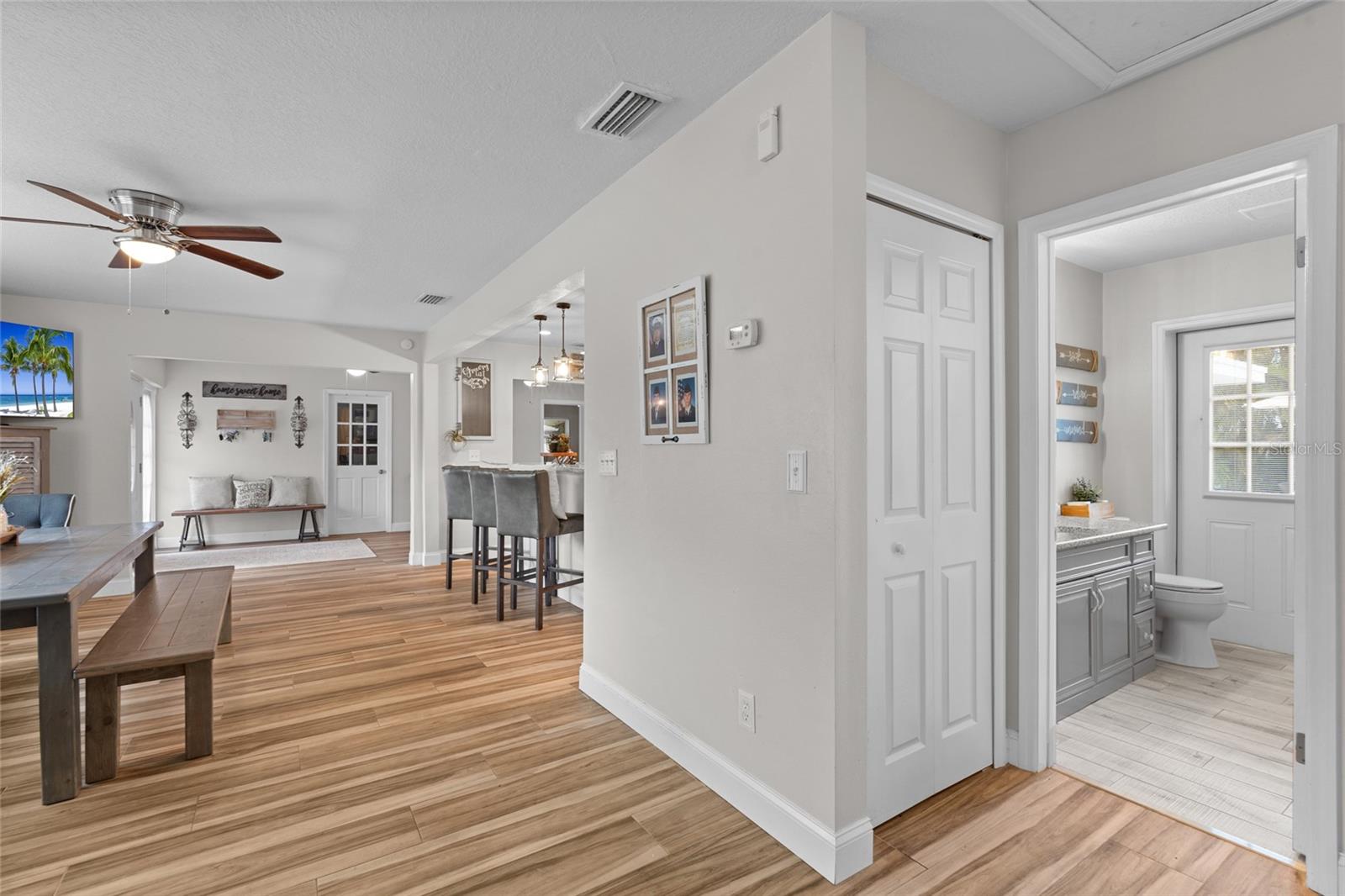 Listing photo id 13 for 2979 Del Rio Drive