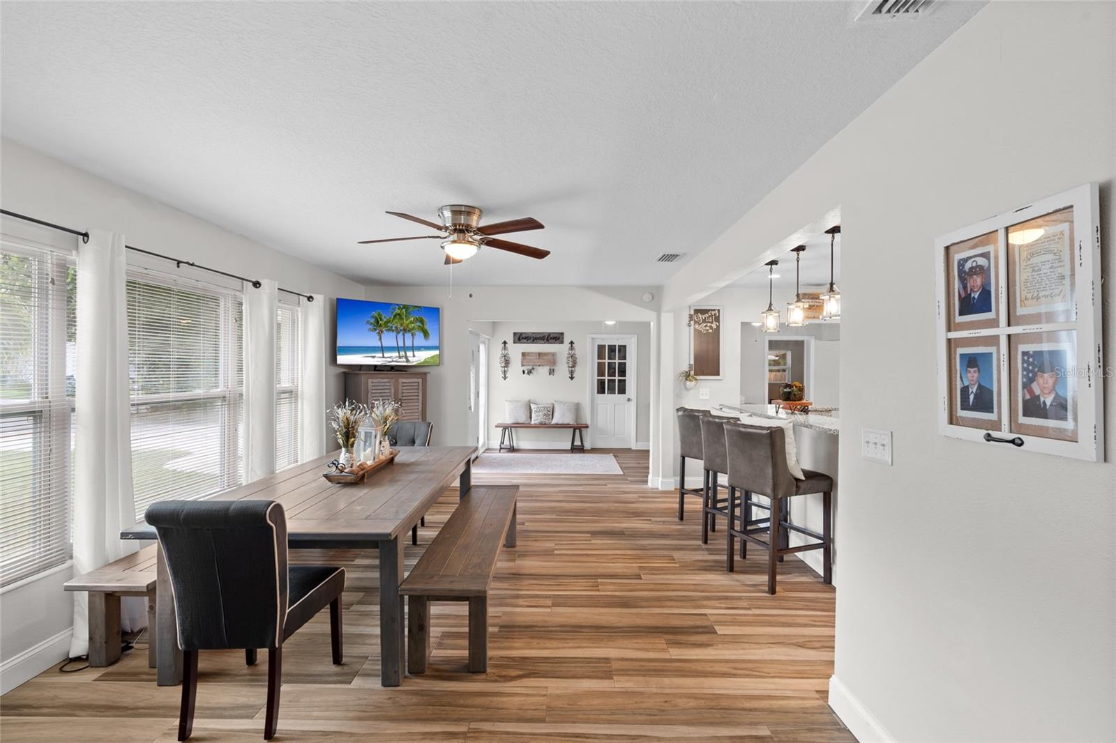 Listing photo id 14 for 2979 Del Rio Drive