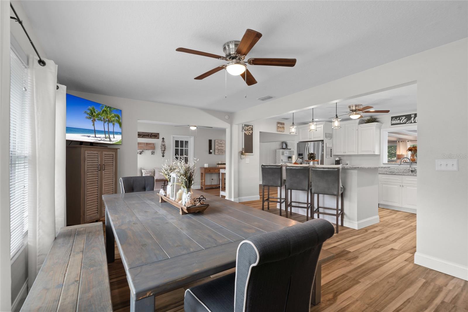 Listing photo id 15 for 2979 Del Rio Drive