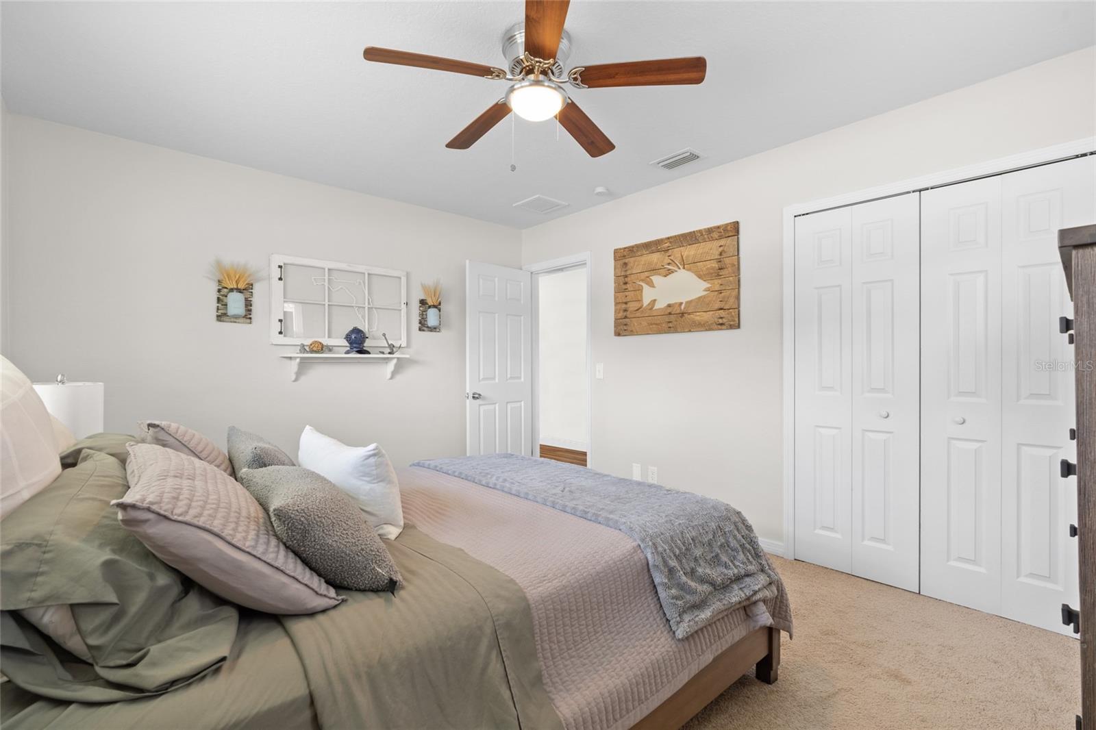 Listing photo id 17 for 2979 Del Rio Drive