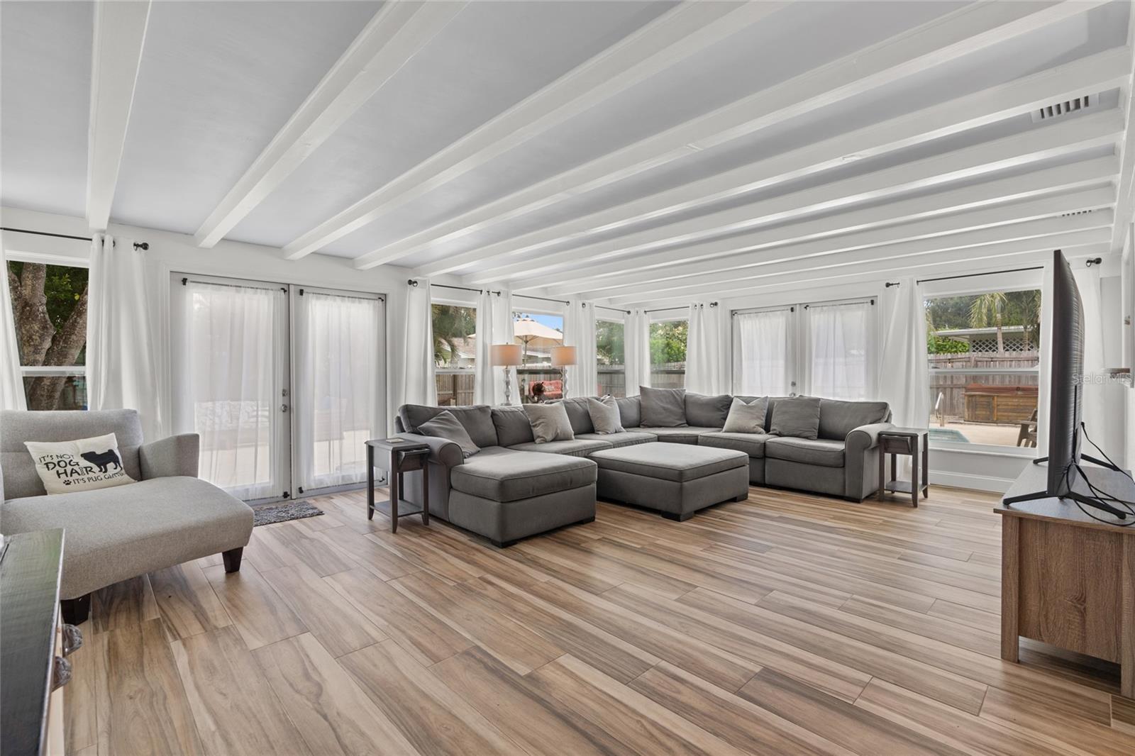 Listing photo id 27 for 2979 Del Rio Drive