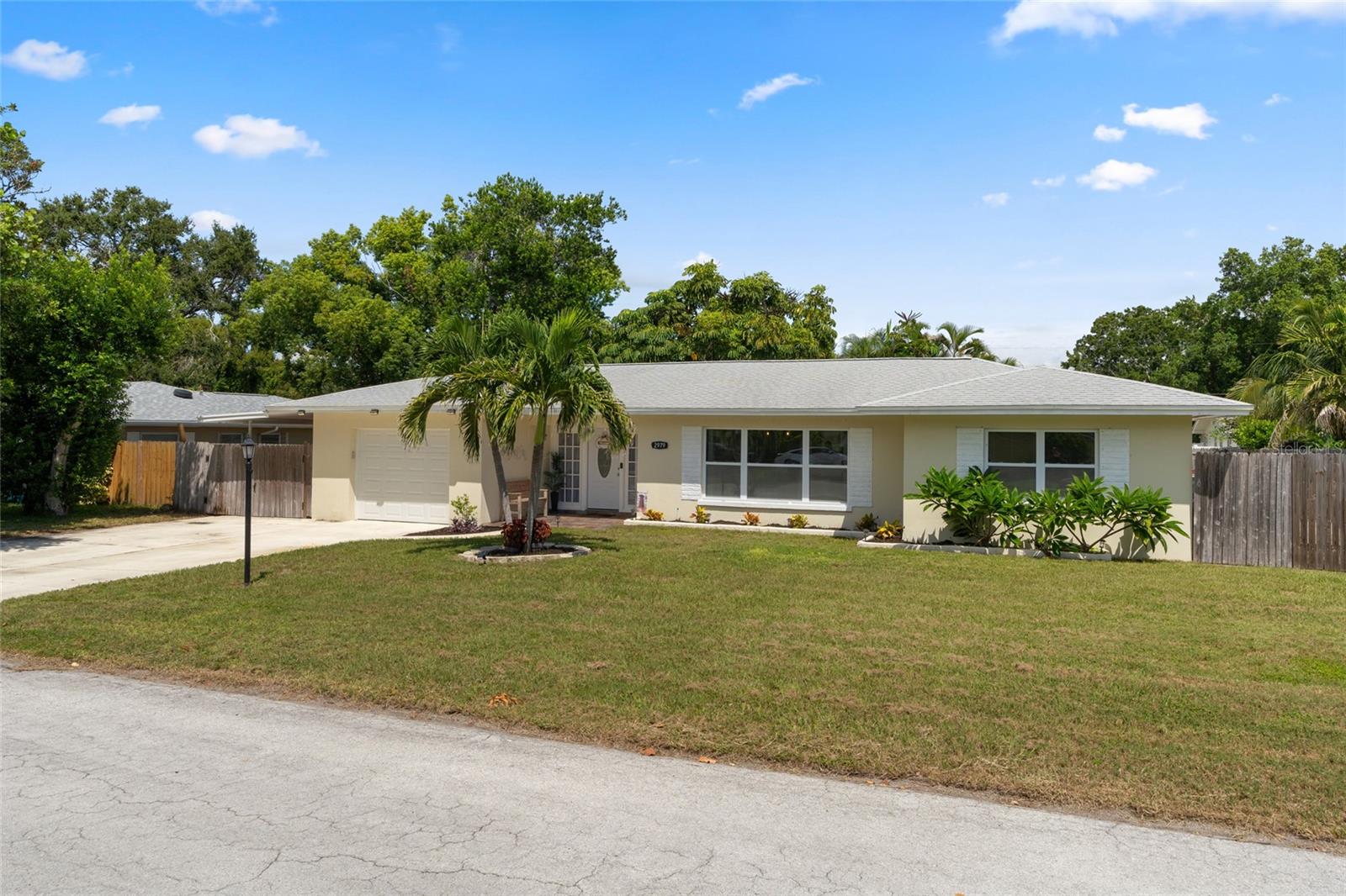 Listing photo id 1 for 2979 Del Rio Drive