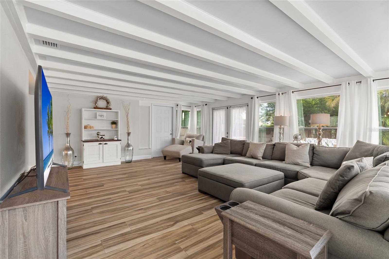 Listing photo id 28 for 2979 Del Rio Drive