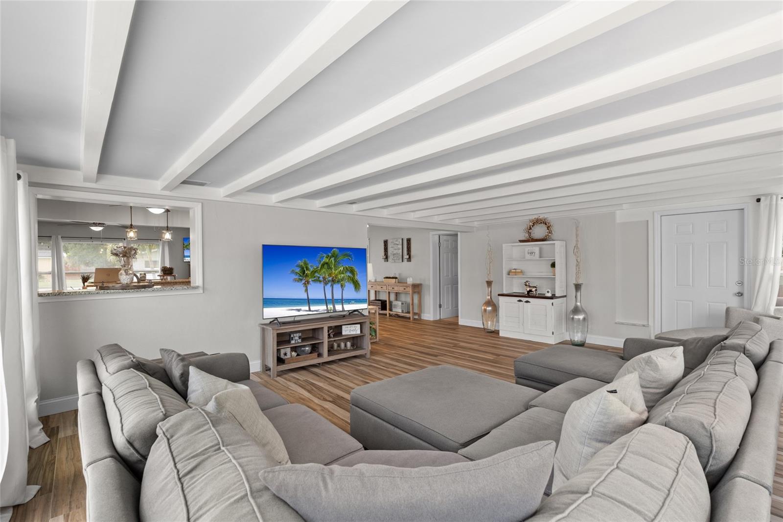 Listing photo id 29 for 2979 Del Rio Drive