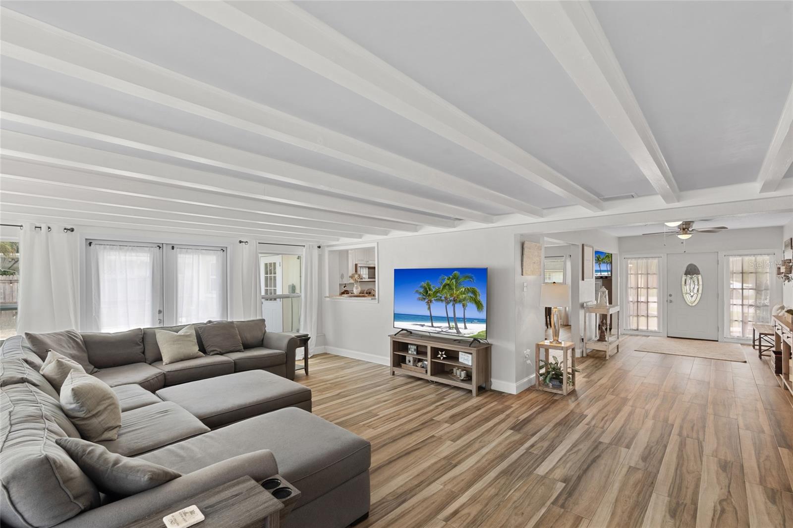 Listing photo id 30 for 2979 Del Rio Drive