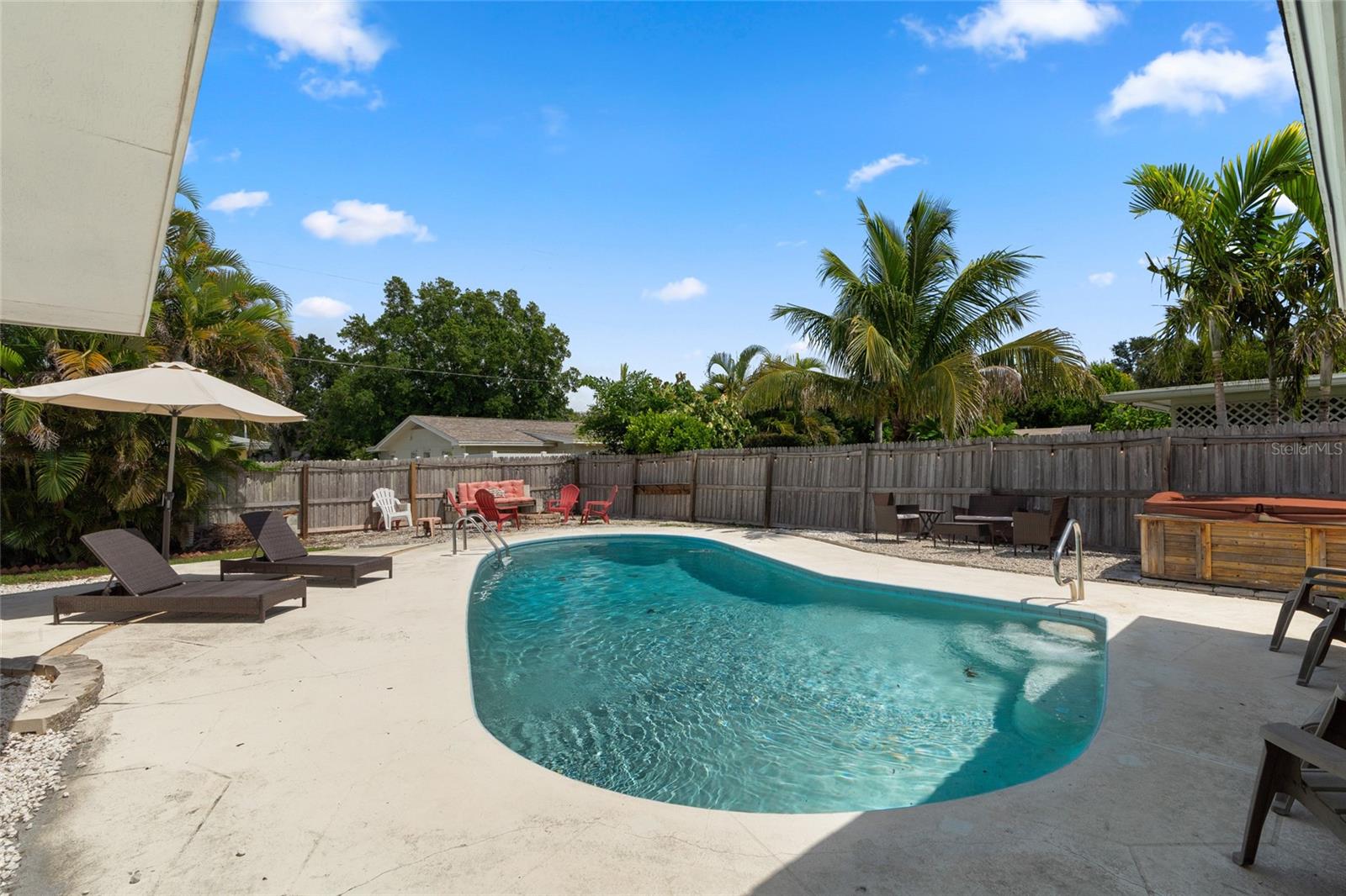 Listing photo id 32 for 2979 Del Rio Drive