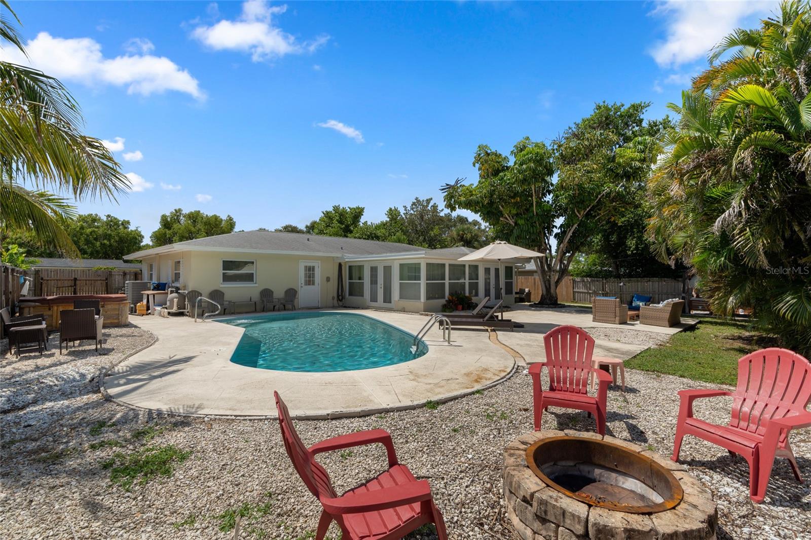 Listing photo id 33 for 2979 Del Rio Drive