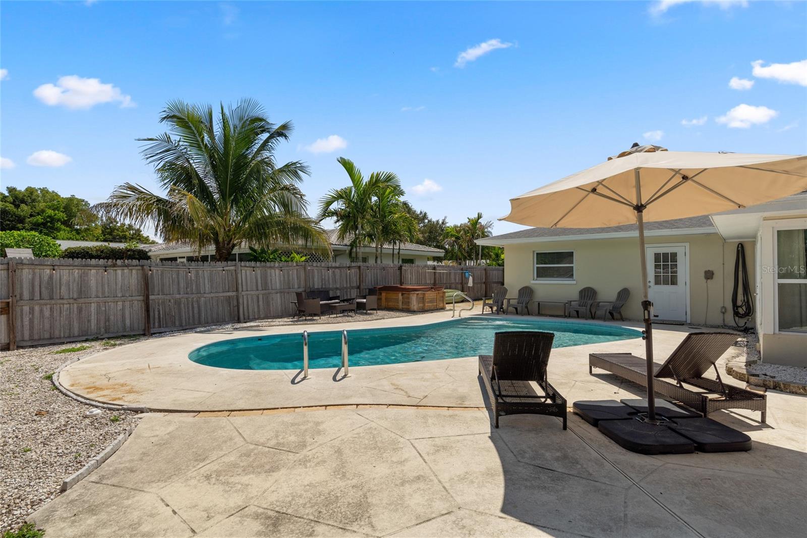 Listing photo id 34 for 2979 Del Rio Drive