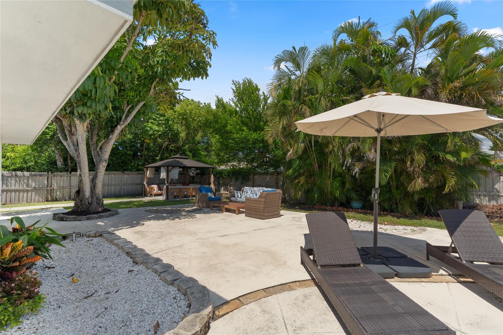 Listing photo id 36 for 2979 Del Rio Drive
