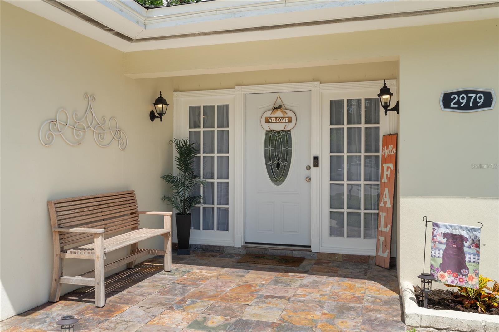Listing photo id 2 for 2979 Del Rio Drive