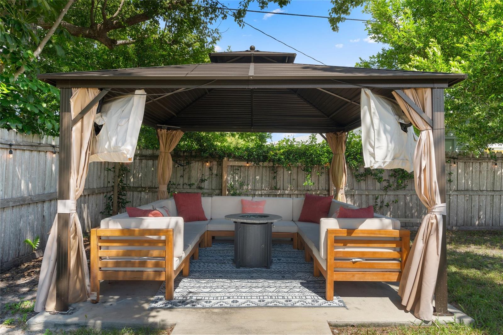 Listing photo id 39 for 2979 Del Rio Drive