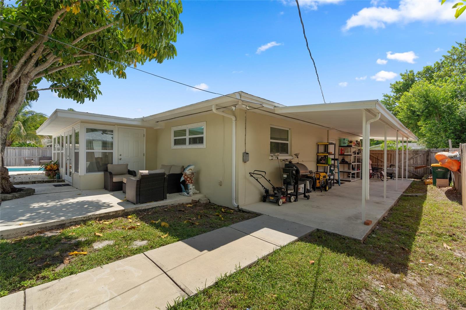 Listing photo id 41 for 2979 Del Rio Drive