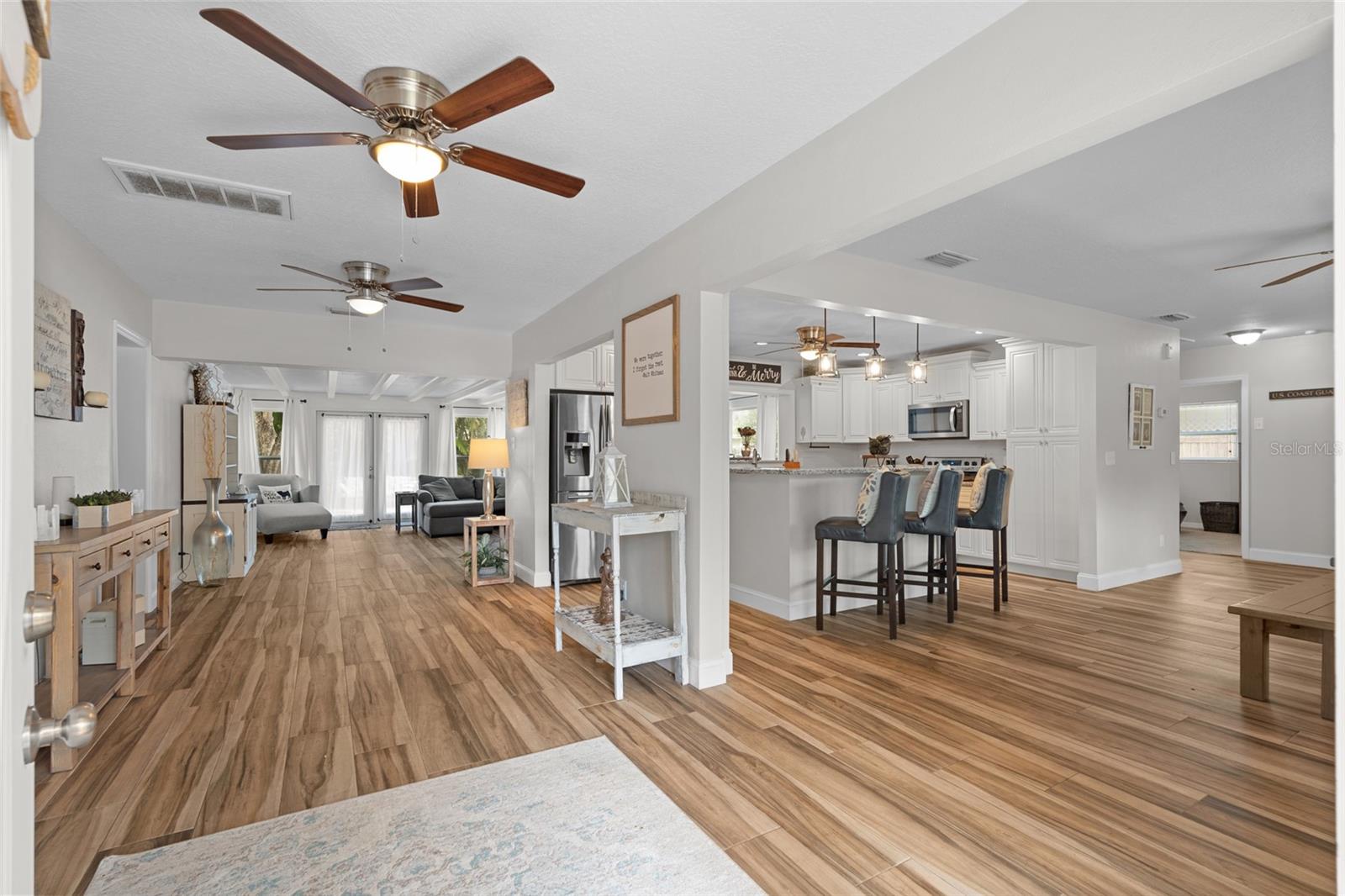 Listing photo id 3 for 2979 Del Rio Drive