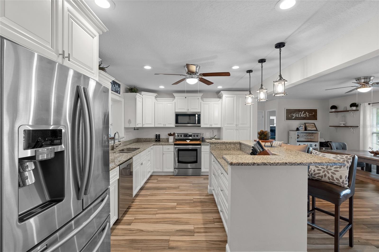 Listing photo id 7 for 2979 Del Rio Drive