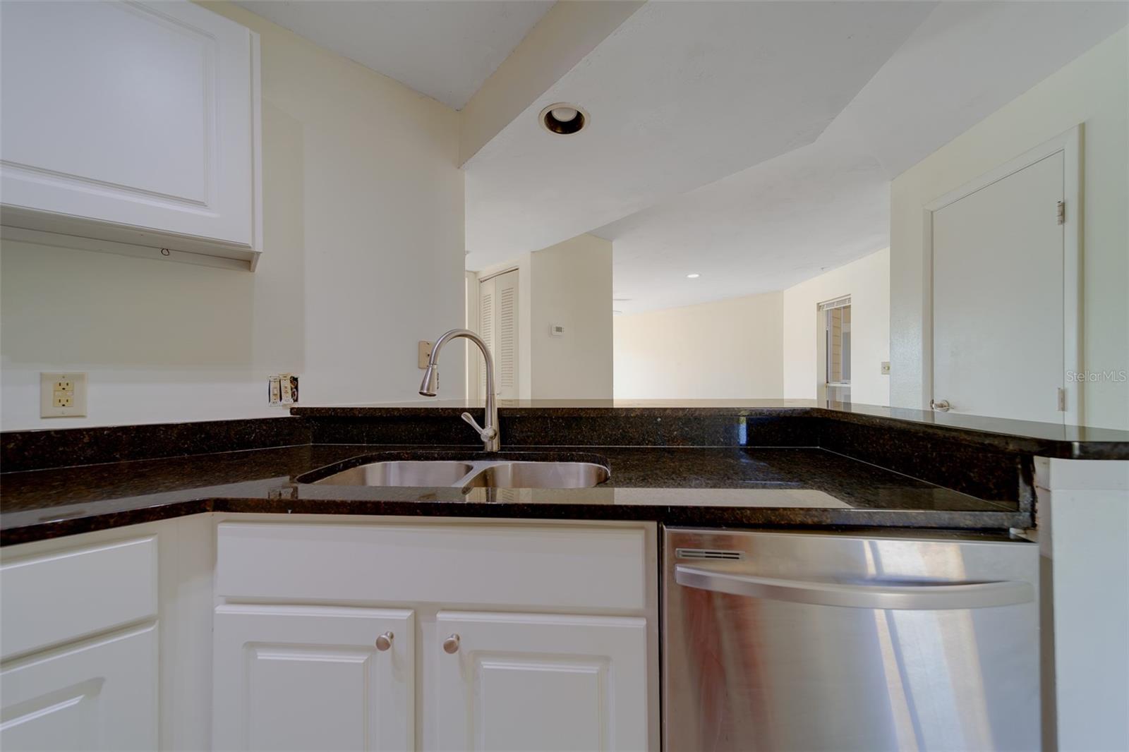 Image 22 of 41 For 115 112th Avenue Ne 605