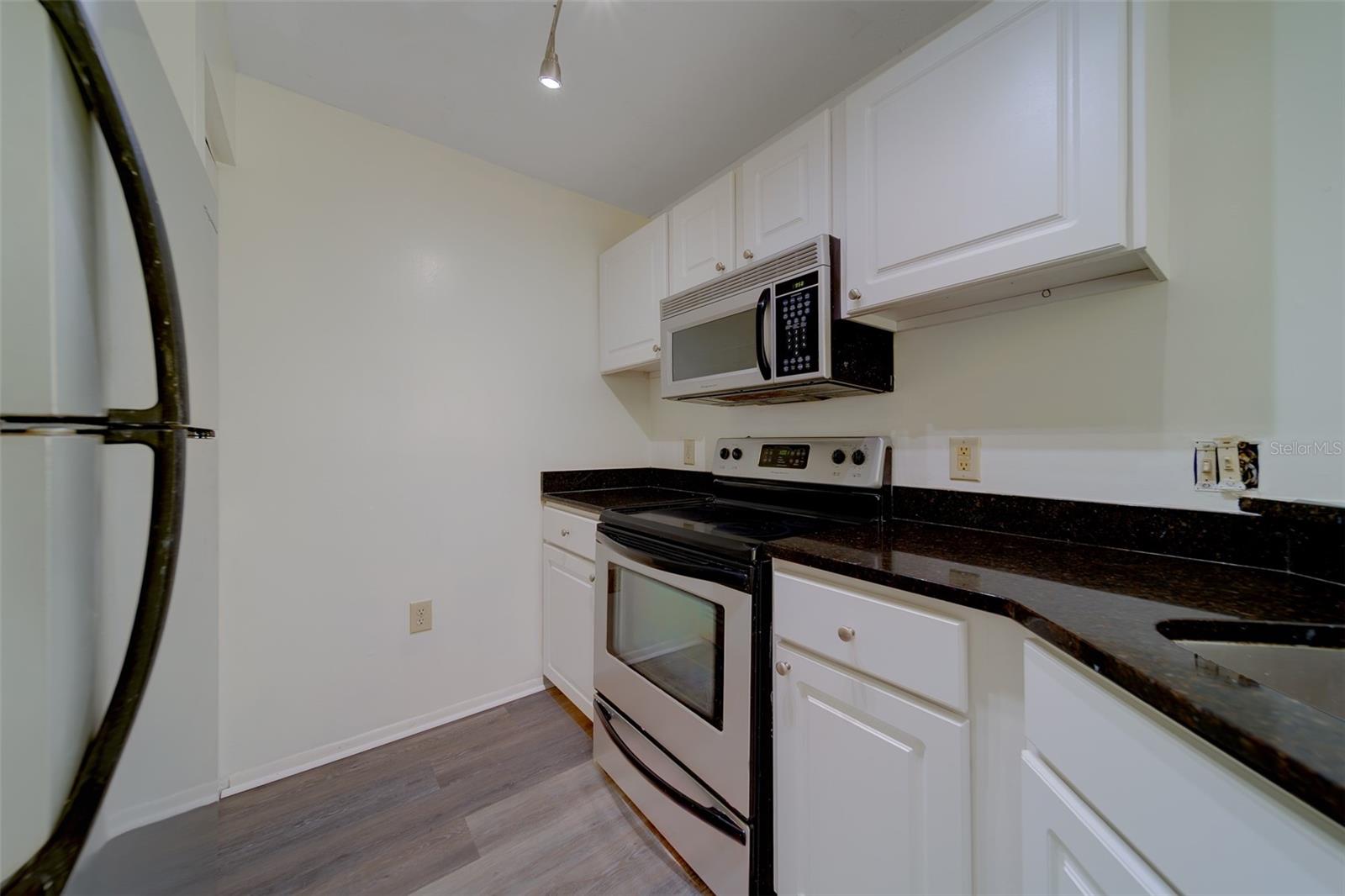 Image 6 of 41 For 115 112th Avenue Ne 605
