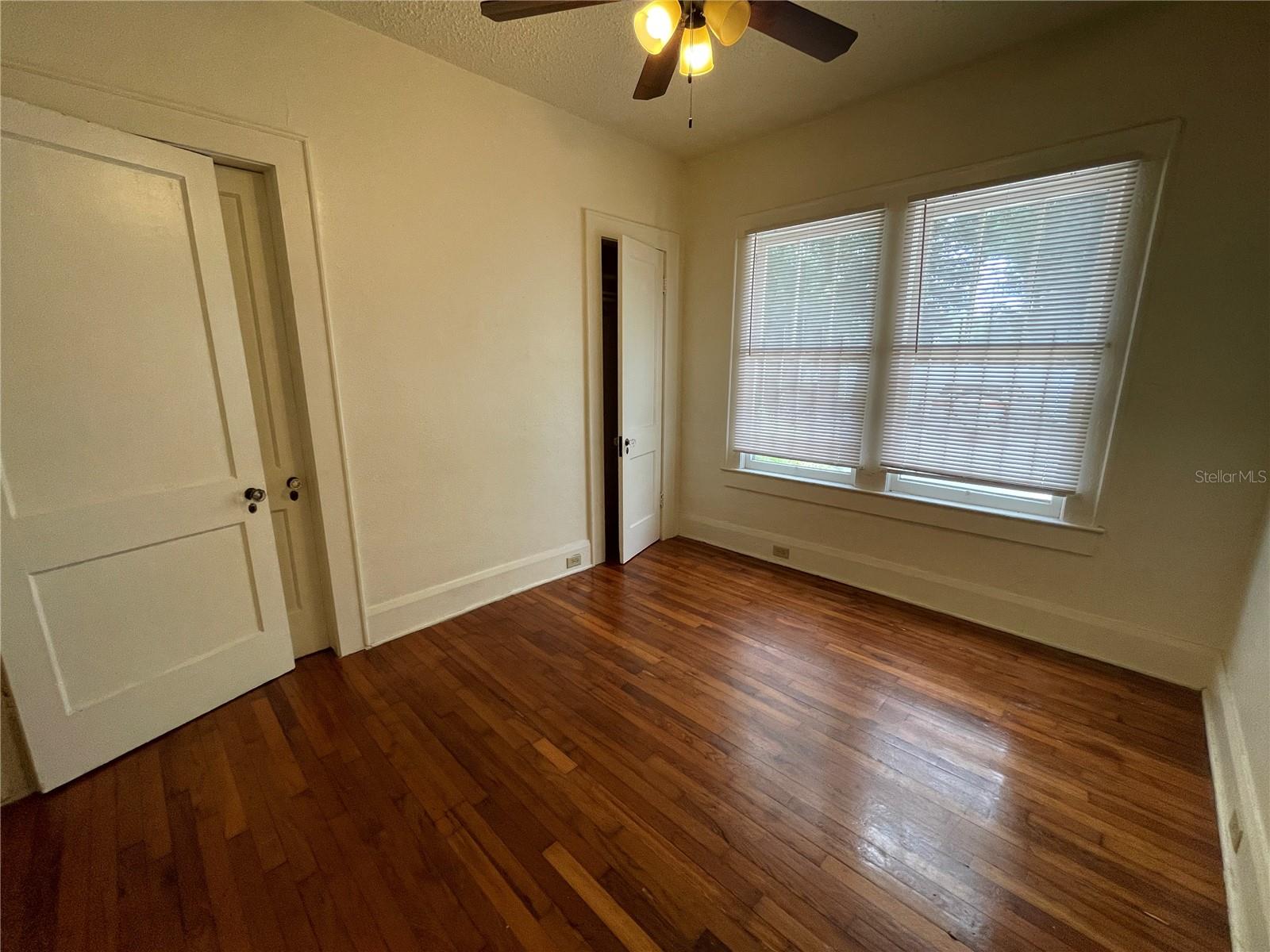 Image 11 of 18 For 4015 Seminole Avenue 3