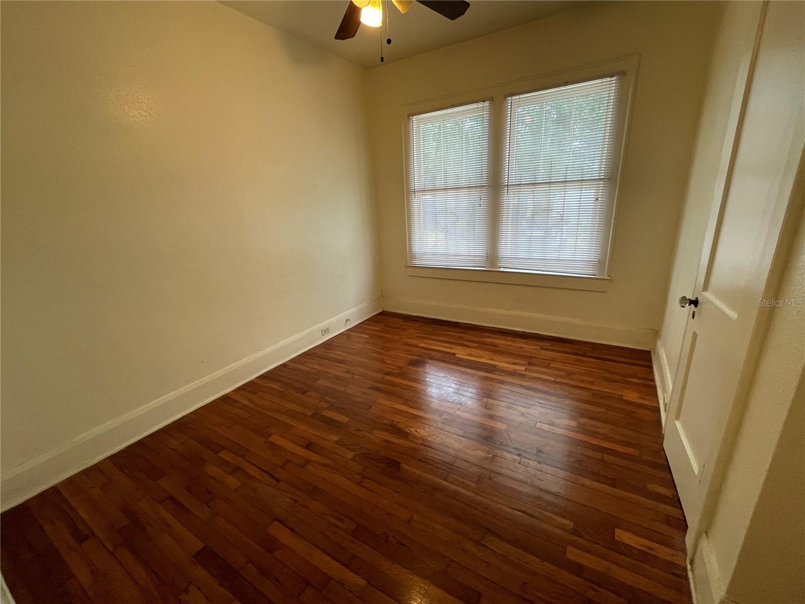 Image 12 of 18 For 4015 Seminole Avenue 3