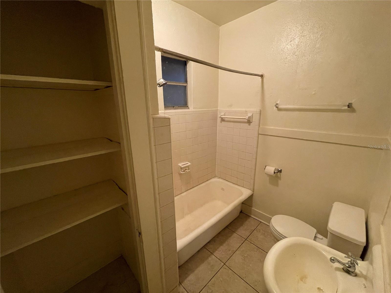 Image 14 of 18 For 4015 Seminole Avenue 3