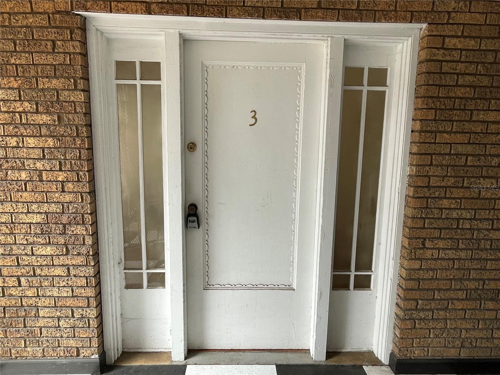 Image 2 of 18 For 4015 Seminole Avenue 3