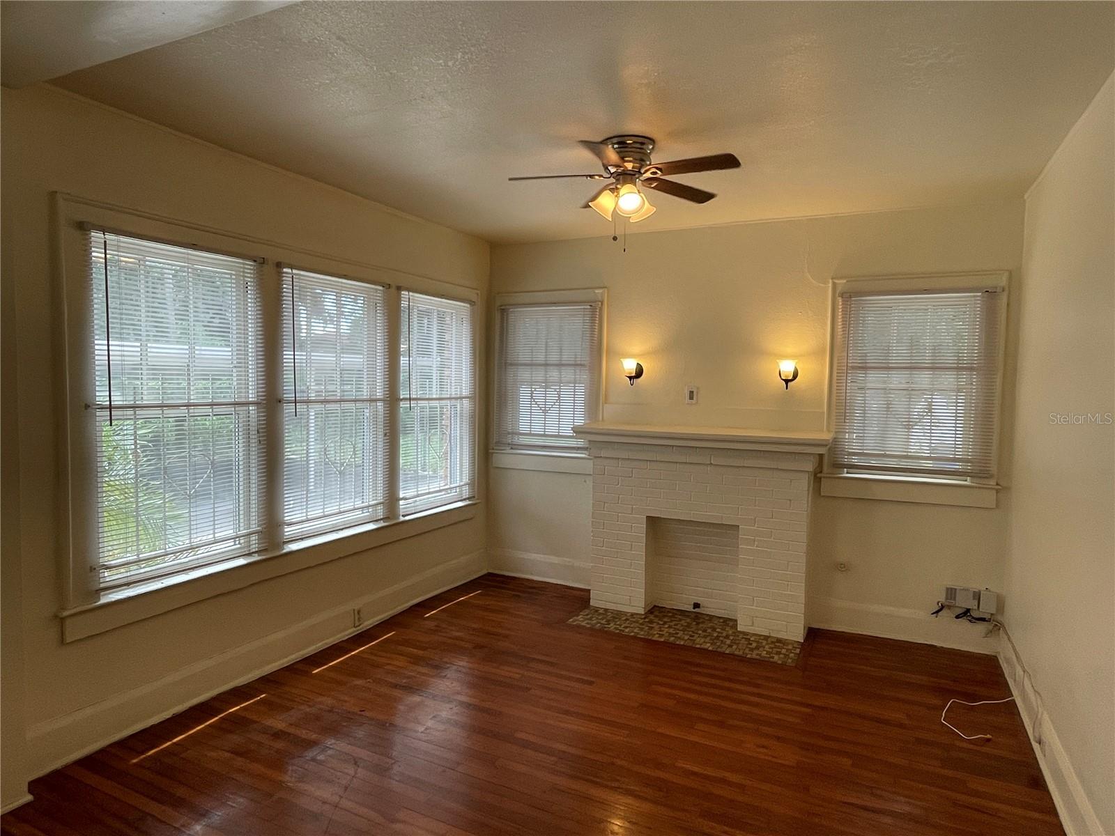 Image 4 of 18 For 4015 Seminole Avenue 3