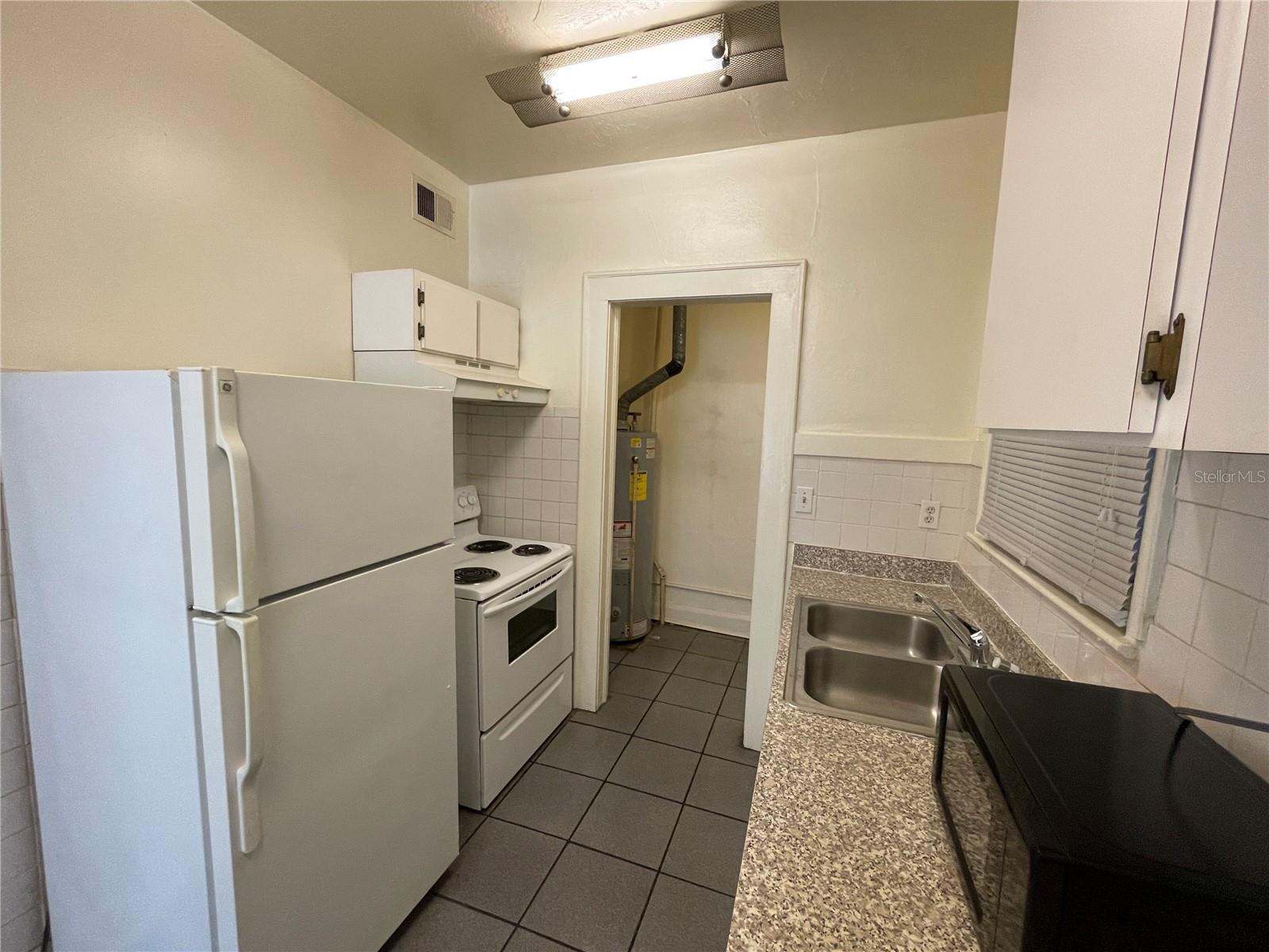 Image 7 of 18 For 4015 Seminole Avenue 3