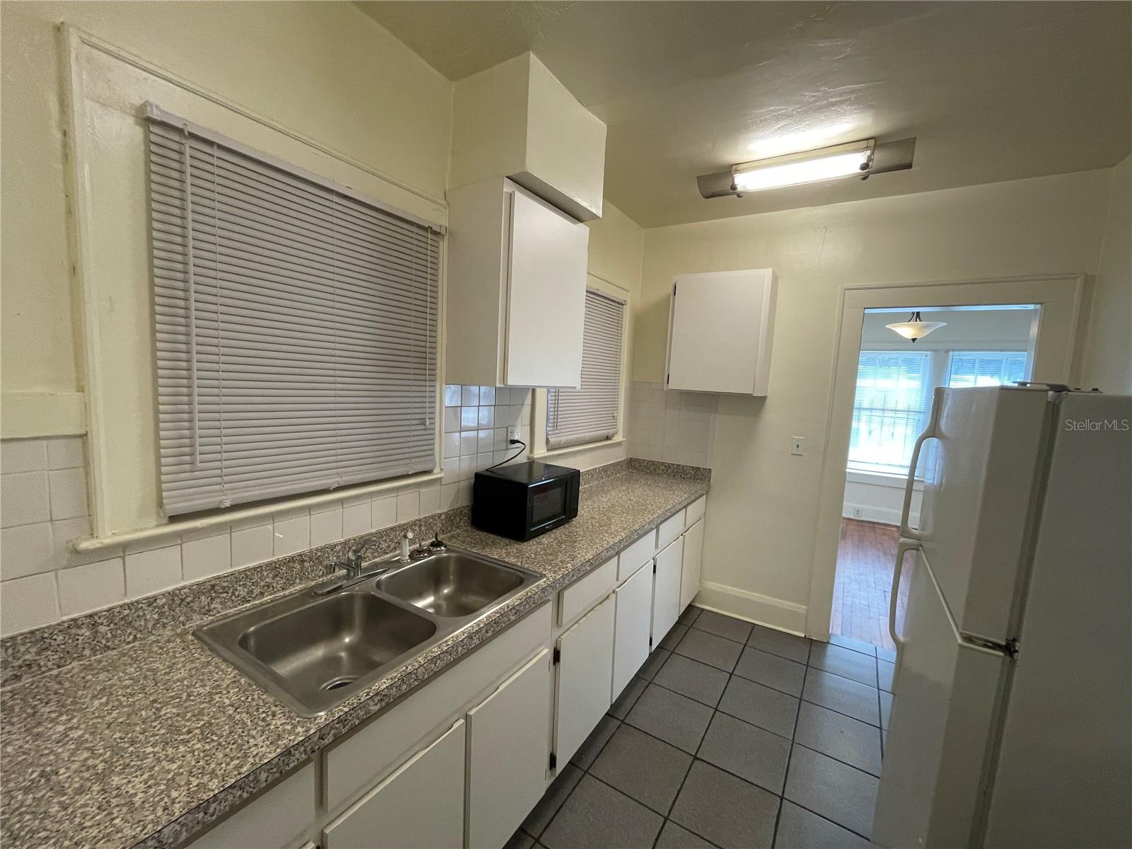 Image 8 of 18 For 4015 Seminole Avenue 3