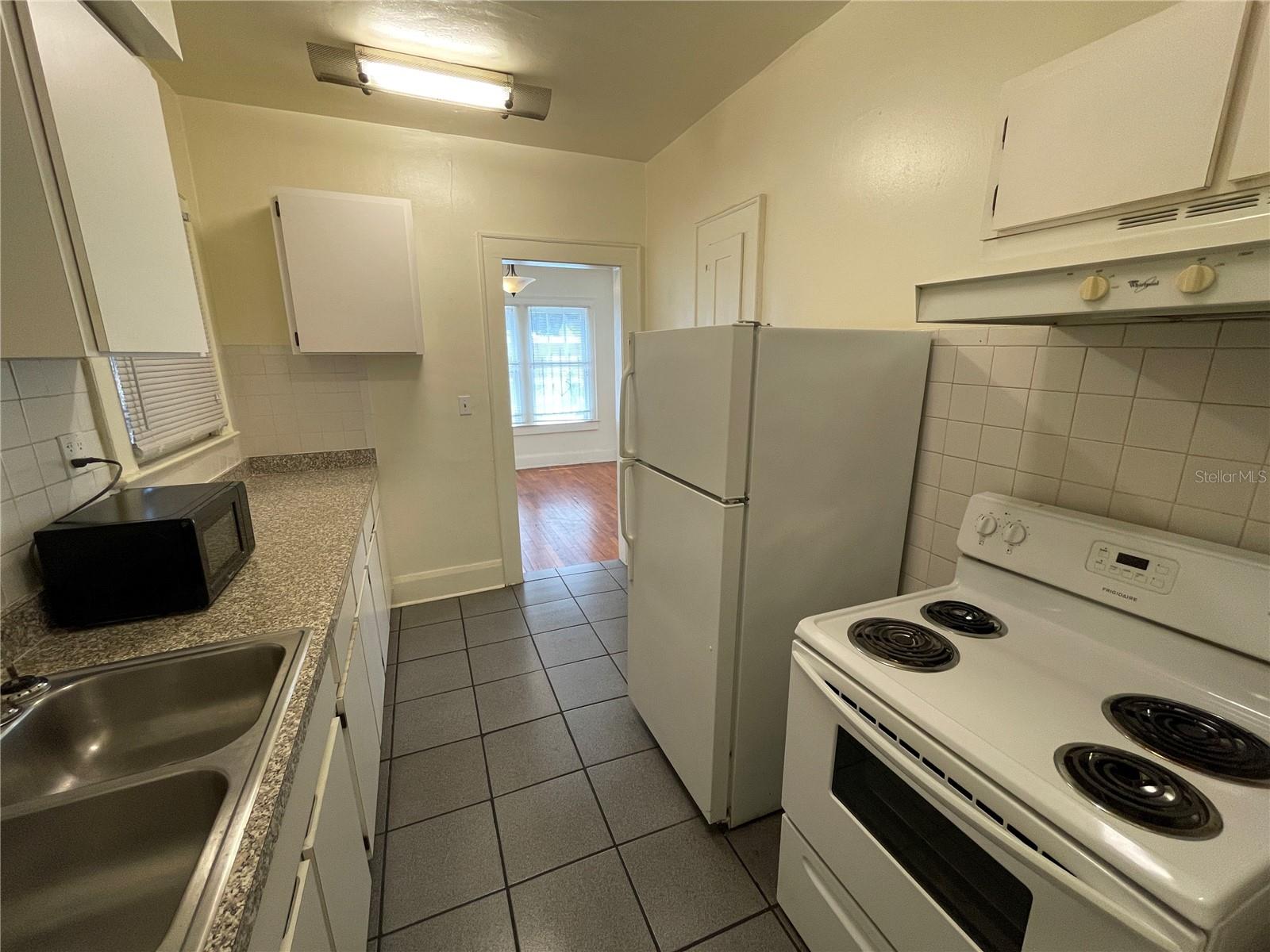 Image 9 of 18 For 4015 Seminole Avenue 3