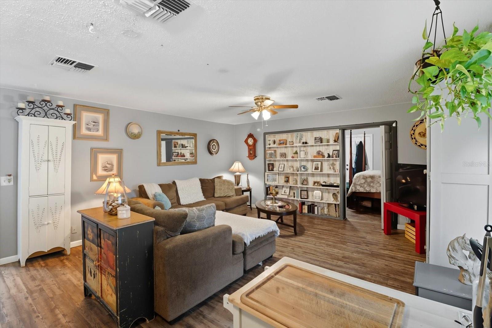 Listing photo id 10 for 10160 Bass Circle