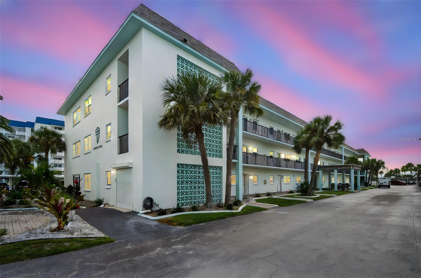 Details for 8 Glencoe Place 307, DUNEDIN, FL 34698