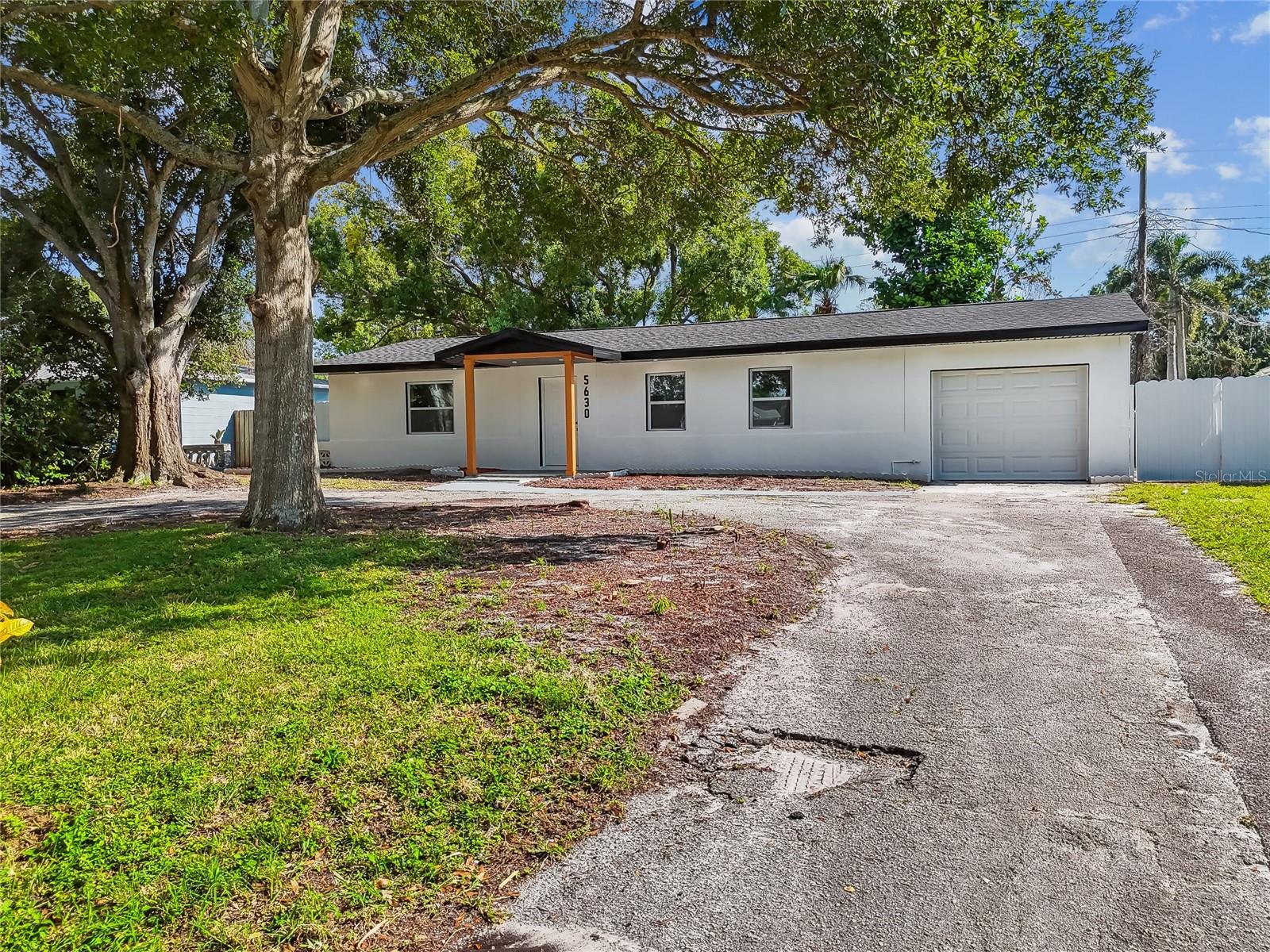 Image 14 of 67 For 5630 47th Avenue N